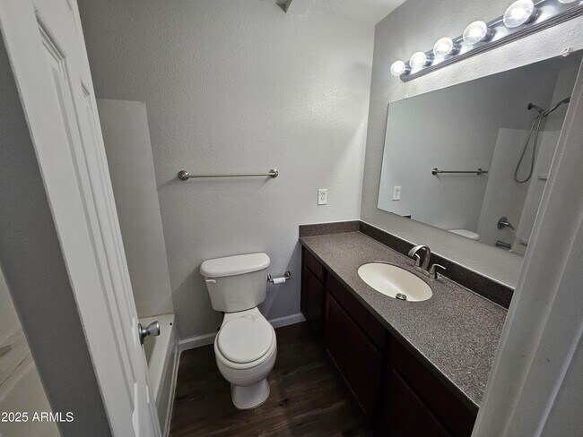 Building Photo - 424 W Brown Rd