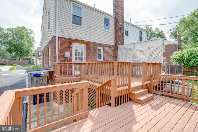 Building Photo - 2719 Albemarle Dr