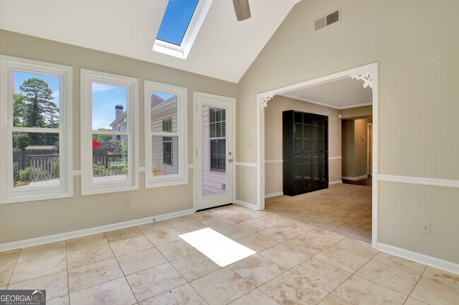 Building Photo - 303 Calgary Dr