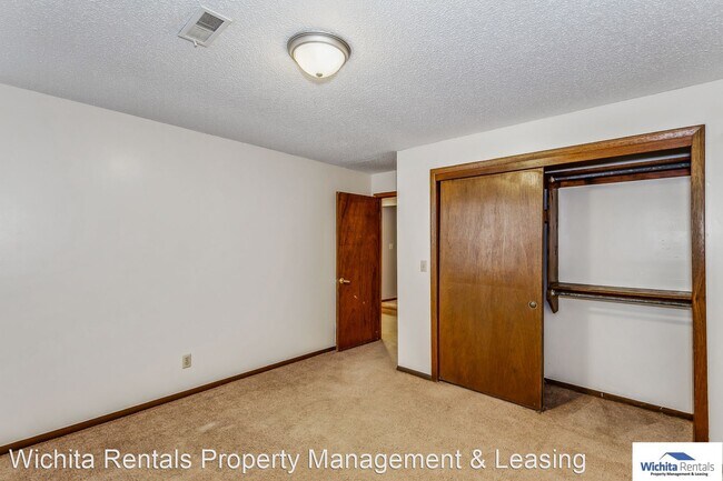 Building Photo - 2 br, 1.5 bath House - 8914 Bluestem
