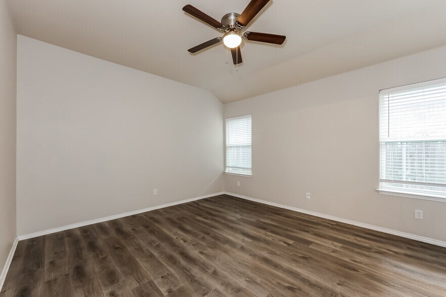 Building Photo - 5740 Parkview Hills Ln