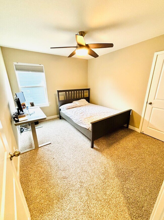 Building Photo - Amazing updated 4 bed house in Lakeville!