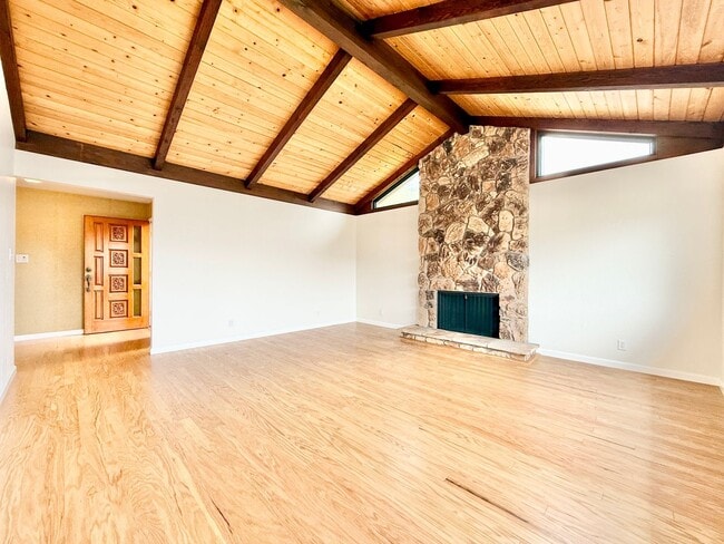 Building Photo - Renovated 3bed/2bath Linda Mar Rancher