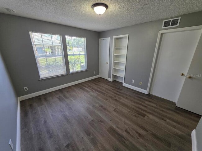 Building Photo - 6130 Westgate Dr