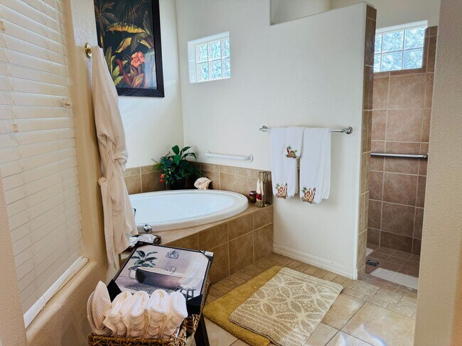 Building Photo - SHORT OR LONG TERM FULLY FURNISHED GOLF COURSE HOME W/POOL FOR LEASE 2BD/2.5BA