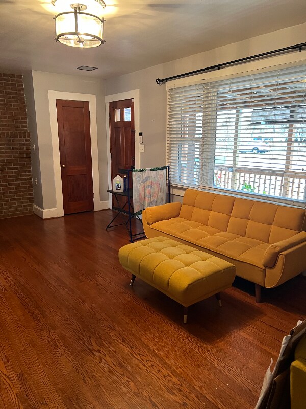 Building Photo - 454 Hanson Ave