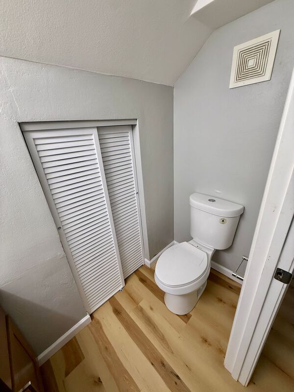 Building Photo - 204 W Wesley Dr