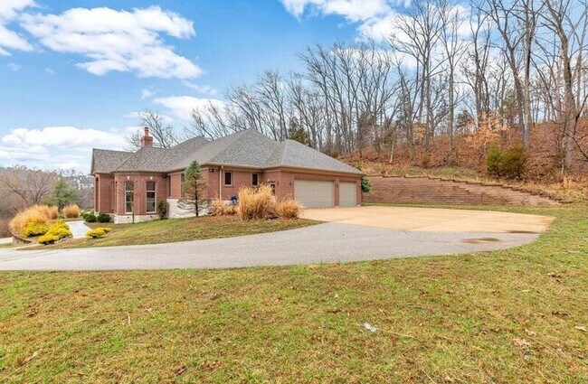 Building Photo - 416 Kiefer Creek Rd
