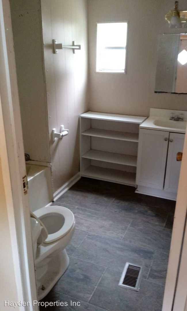 Building Photo - 3 br, 1.5 bath House - 209 F McQueen St