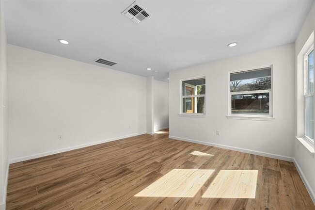 Building Photo - 3904 Tonkawa Trail