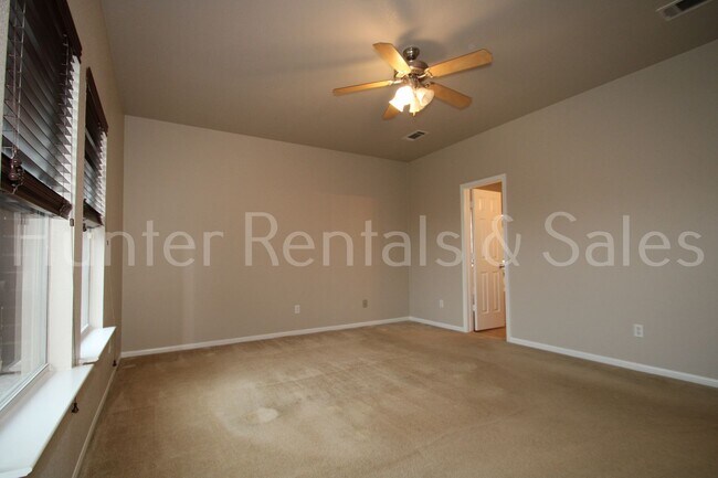 Building Photo - Bridgewood Beauty