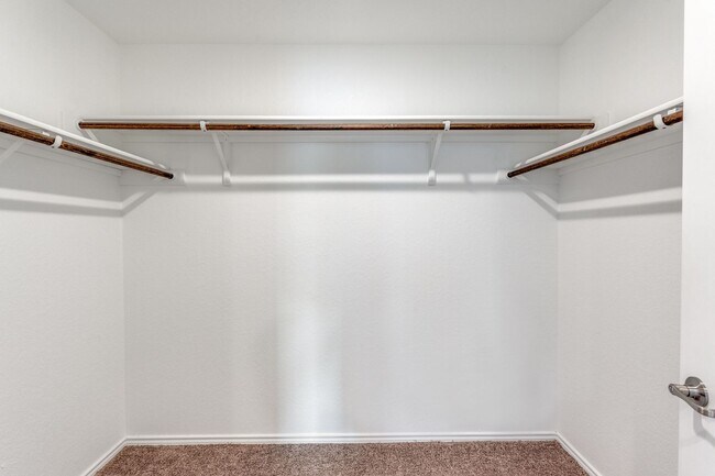 Building Photo - 4-BEDROOM HOME IN MISSION DEL LAGO