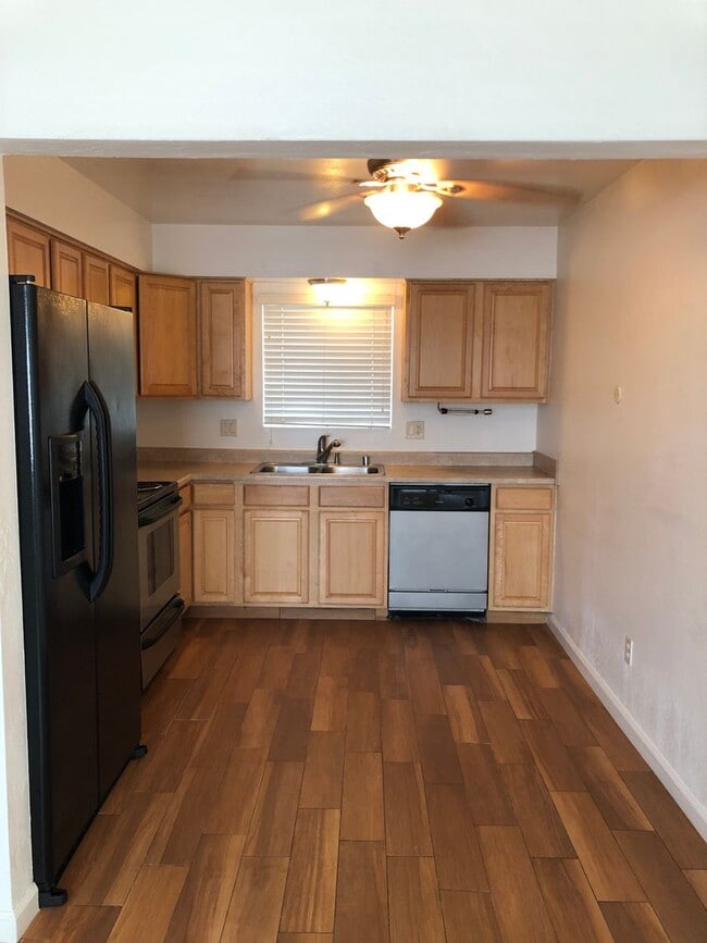 Building Photo - Beautiful Condo for Rent