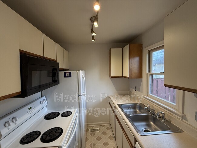 Building Photo - 227 Bend Farm Rd