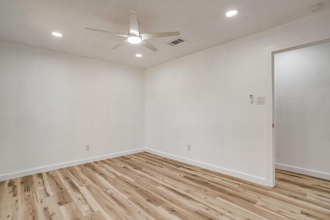 Building Photo - 521 Mesquite Ave N