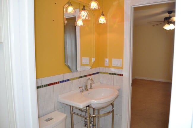 Building Photo - East Gate Area | Home | Unfurnished