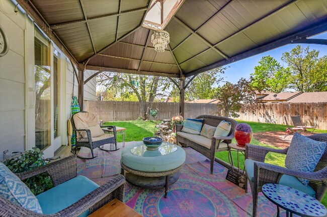 Building Photo - 10883 Fairfax Way