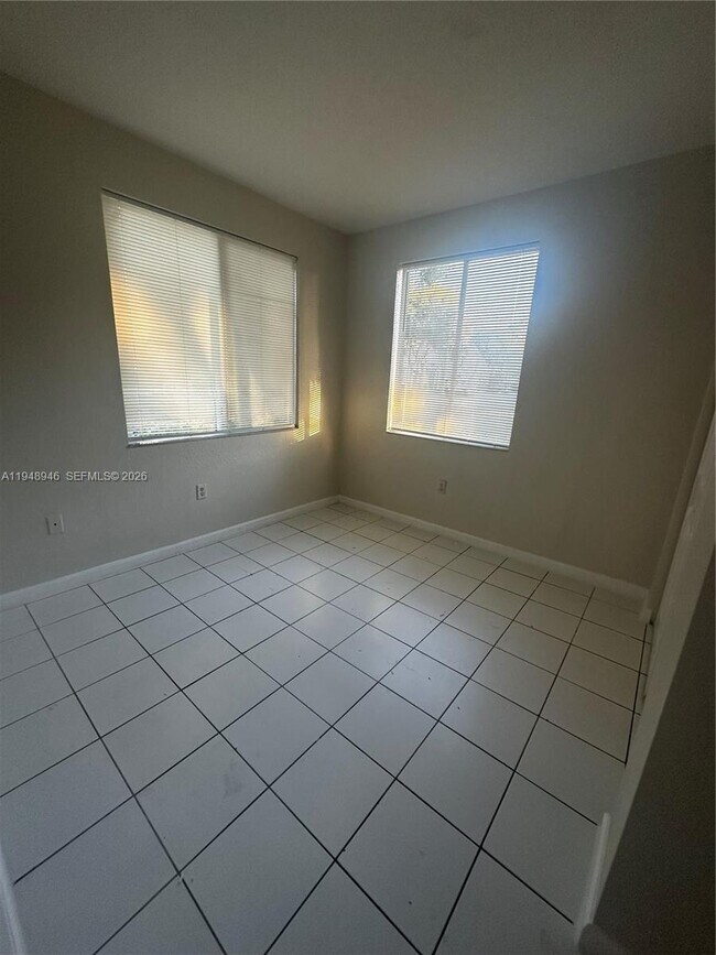 Building Photo - 2440 SE 14th Ave