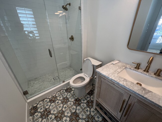 Multigen bathroom - 34189 Hourglass St