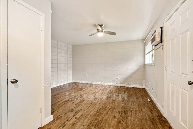 Building Photo - 903 Springdale Rd