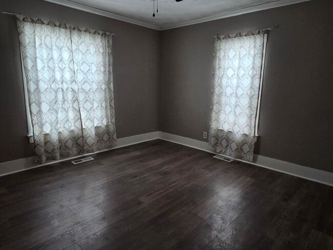 Building Photo - 2 bedroom Single Family