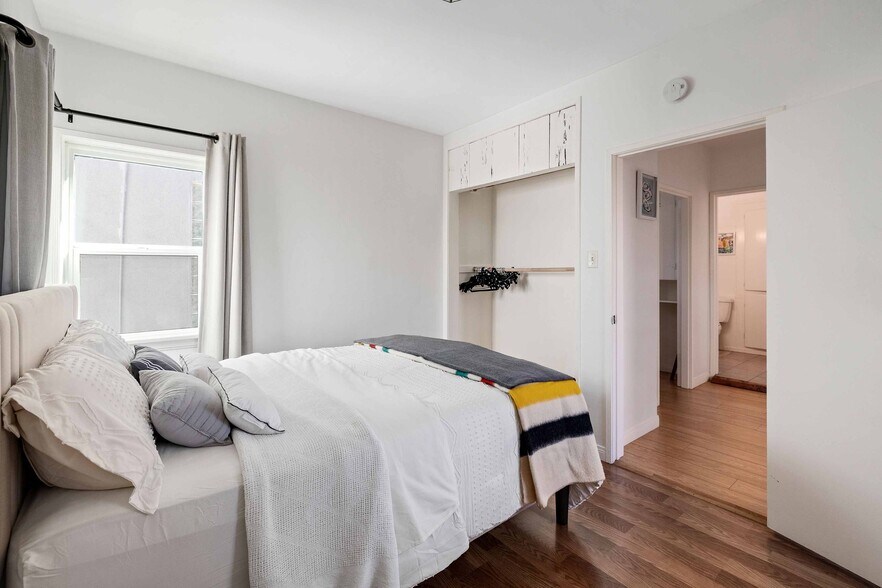 Building Photo - 1634 Bayview Dr