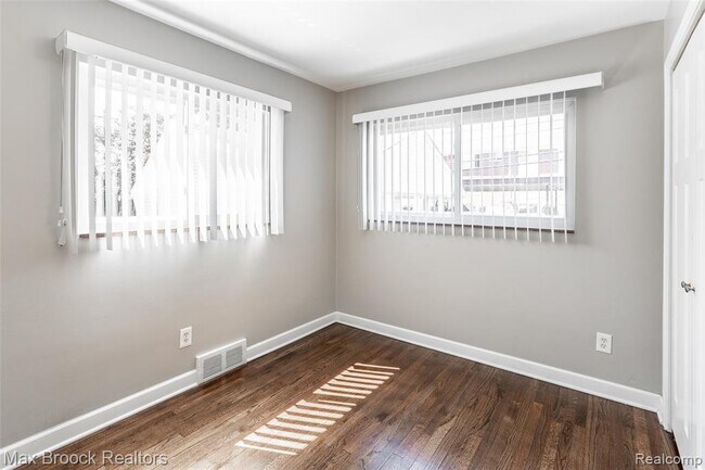 Building Photo - 1909 Gardenia Ave