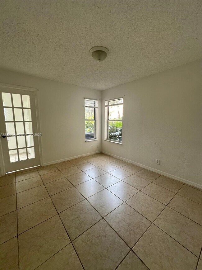 Building Photo - 3380 Pinewalk Dr N