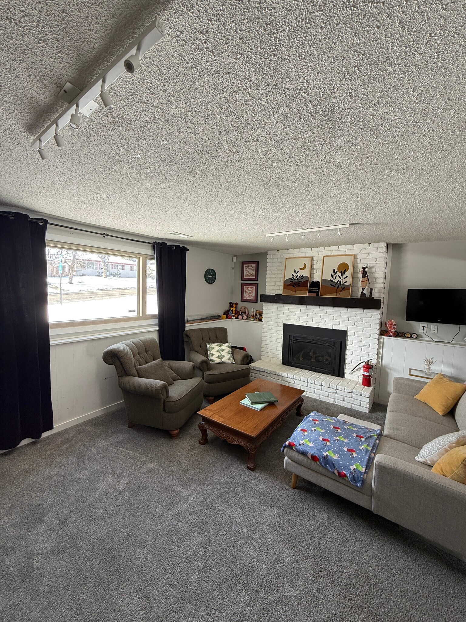 Den Fireplace - 15 Stinson Blvd