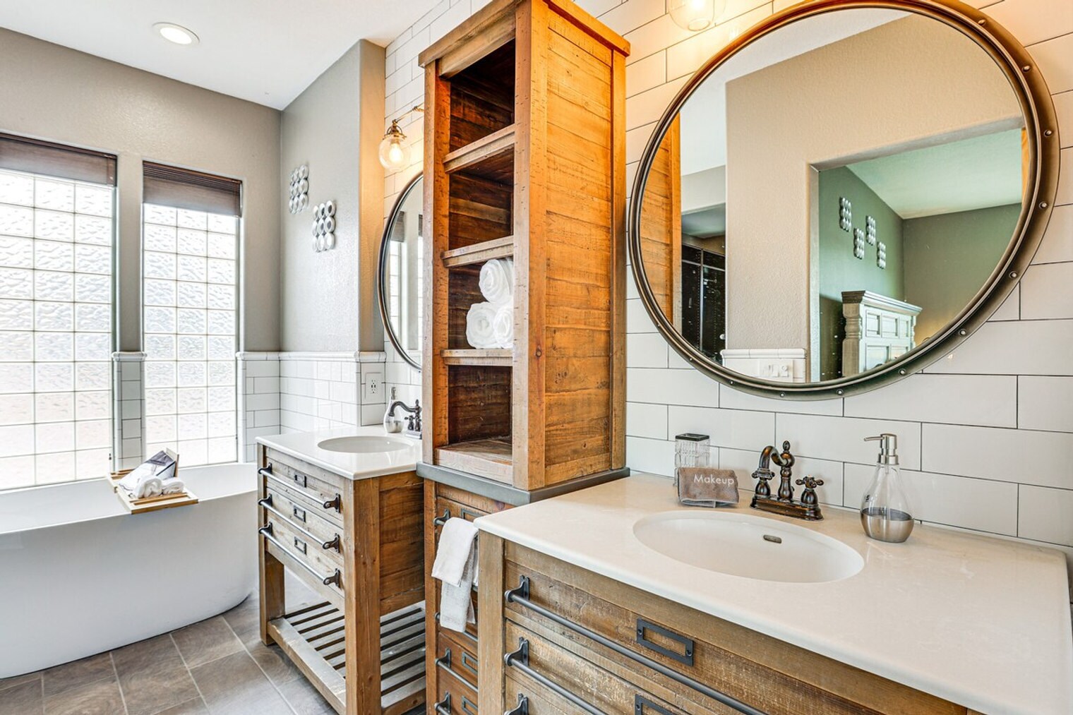 Building Photo - 13716 W Cypress St