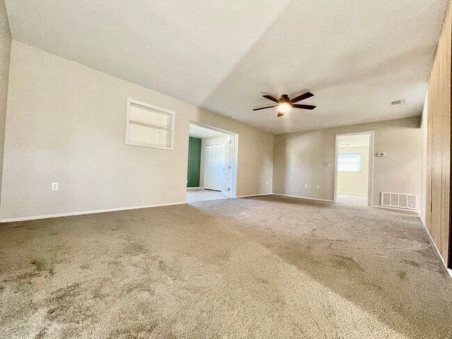 Building Photo - 1943 Sky Dr