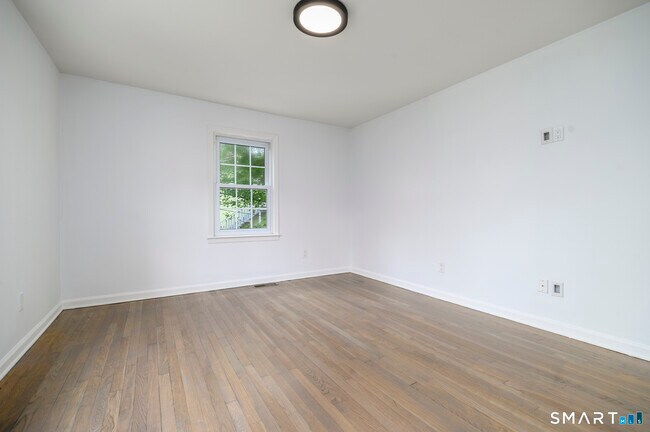 Building Photo - 34 Pine Hill Ave