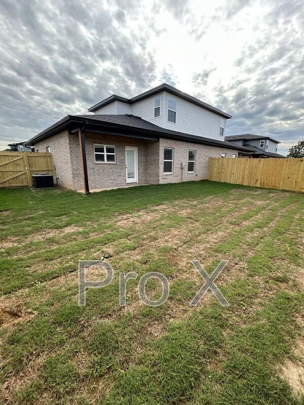 Building Photo - 621 Cosmos St