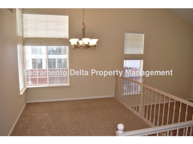 Building Photo - Rocklin home with pool & newer HVAC!