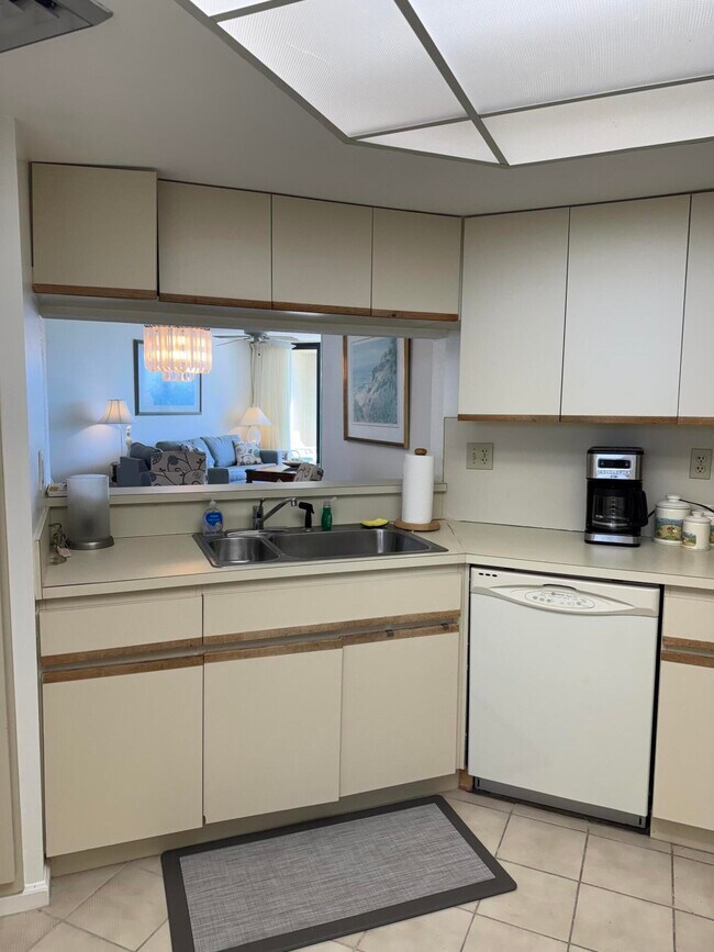 Building Photo - 9500 S Ocean Dr