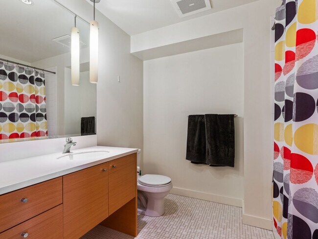 Building Photo - John Ross - 8th floor south waterfront studio w/parking/most utilities/concierge