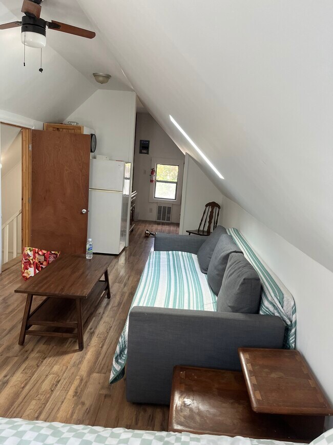 Building Photo - 25 Besch Ave