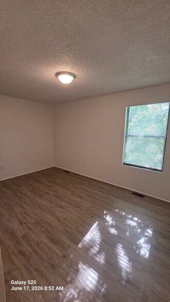 Building Photo - 3305 N Tracy Ave