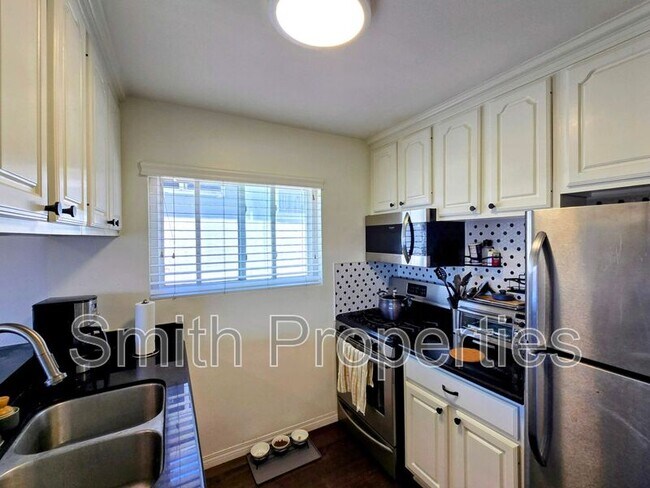 Building Photo - 320 Hermosa Ave