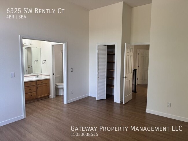 Building Photo - 6325 SW Bently Ct