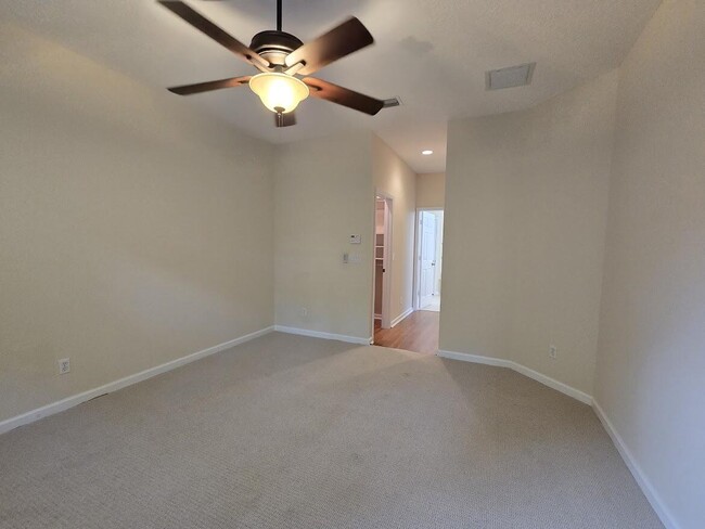 Building Photo - 1463 SE Tidewater Pl