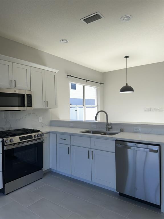 Building Photo - 1329 Avonwood Ct