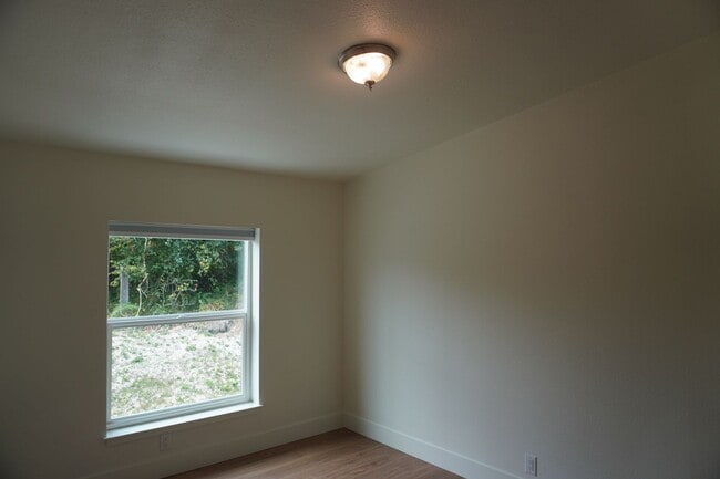 Building Photo - 27413 NE Falls Rd