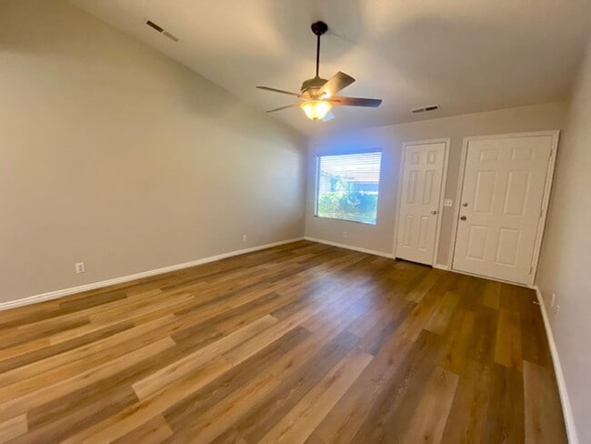 Building Photo - REMODELED TOWNHOME FOR RENT!