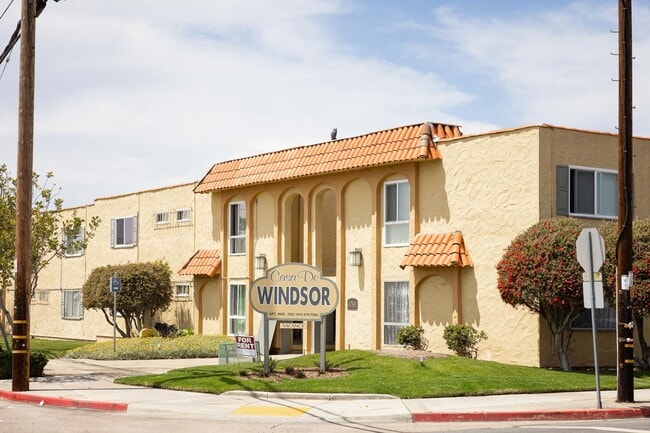 Building Photo - Swimming Pool Community In San Diego