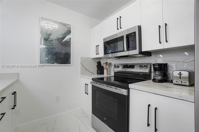 Building Photo - 1200 Brickell Bay Dr