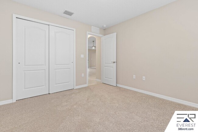 Building Photo - FULLY FENCED, LIKE NEW 4/3/2 ON A QUIET CUL-DE-SAC