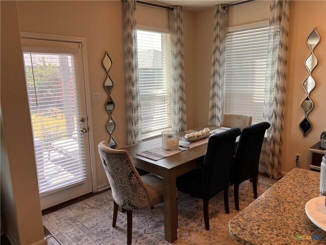 Building Photo - 533 Summersweet Rd