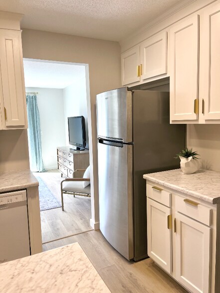 Building Photo - 10925 Otsego St