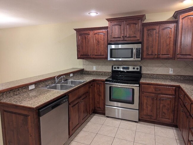 Building Photo - 530 Highlandville Rd